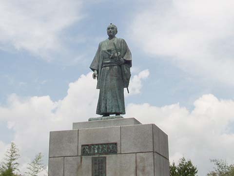 Takechi hanpeita (bronze statue)