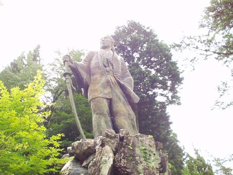 吉村虎太郎像の写真画像