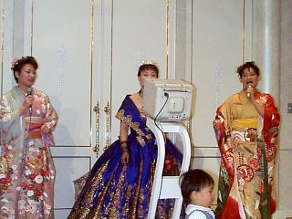 ９