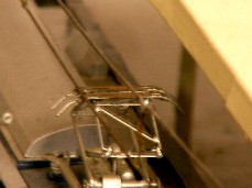 パンタグラフからはずれた架線・・・・・