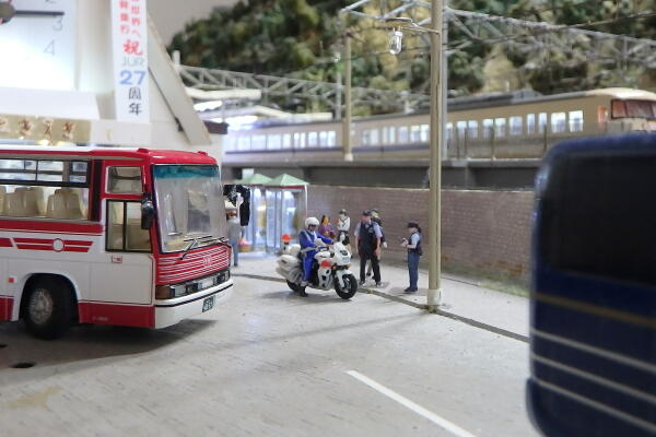 駅前バスストップ・・・
