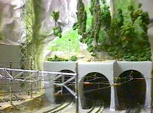 トンネル入り口