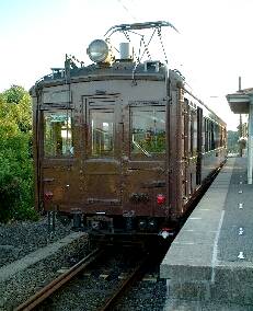 クモハ42001