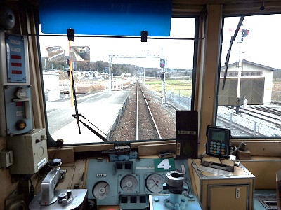 ナロー車両運転席
