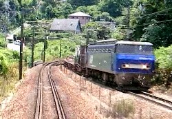 ���R���e�i��ԁE�E�E