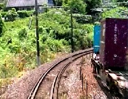 ���R���e�i��ԁE�E�E