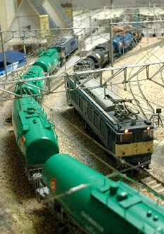 高速タンク貨車走行・・・・・