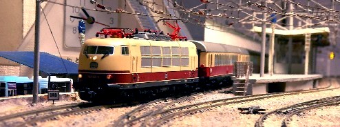 103型機関車とTEE