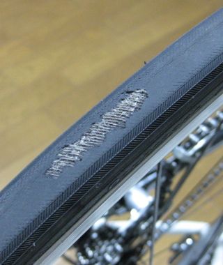 Panasonic CATEGORY S2 23C The surface of the tire peels off 