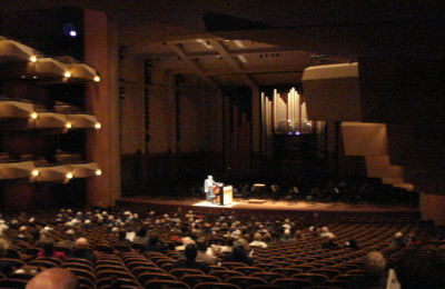 ベナロヤ・ホールのレクチャー風景