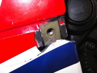 アンダーカウルの欠け